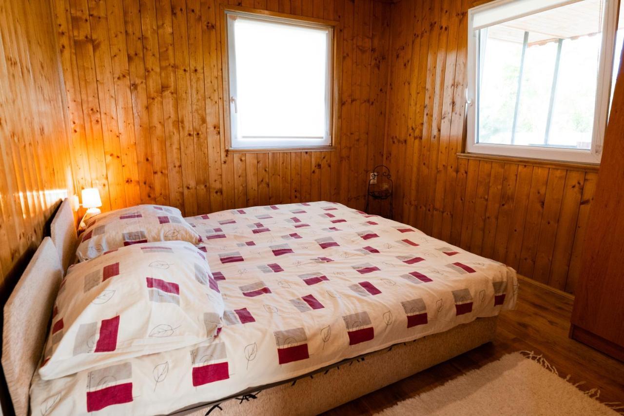 Tennis Guesthouse Ordacsehi Exterior photo