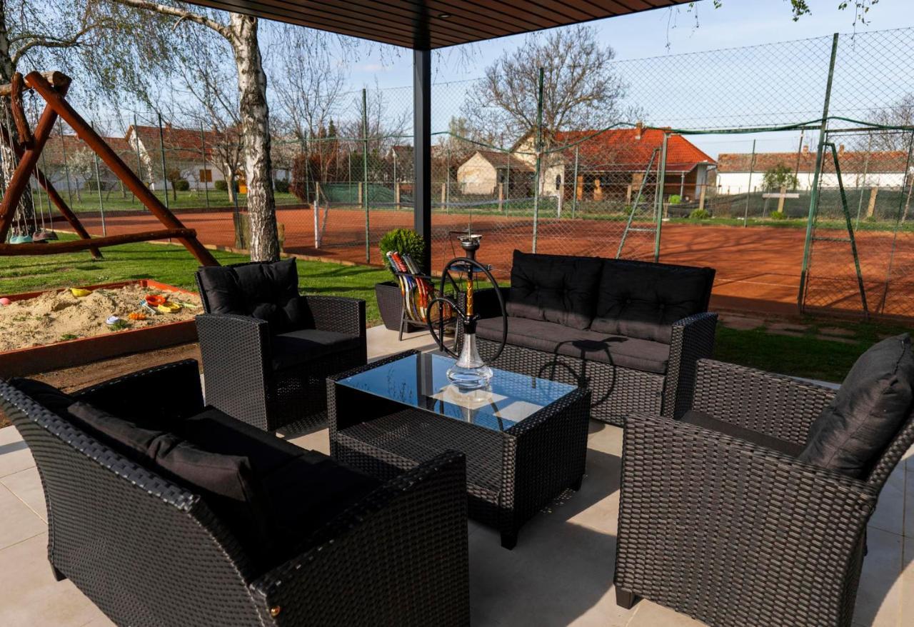 Tennis Guesthouse Ordacsehi Exterior photo