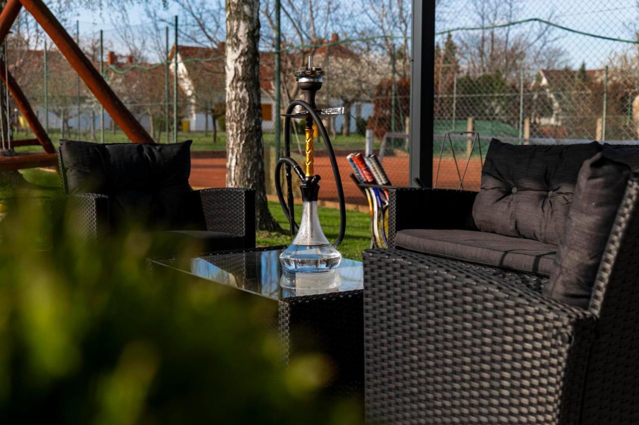 Tennis Guesthouse Ordacsehi Exterior photo