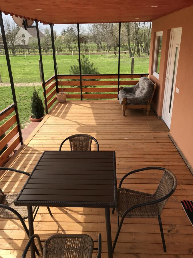 Tennis Guesthouse Ordacsehi Exterior photo